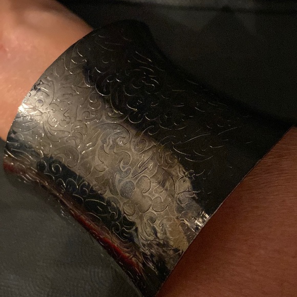 #5- Vintage Pewter engraved design cuff bracelet - Picture 2 of 8